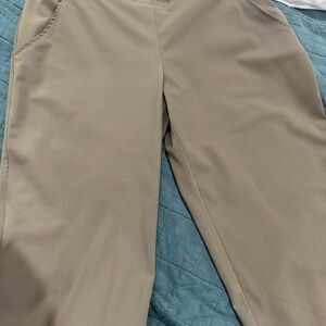Women’s Tan/Beige Golf Capris